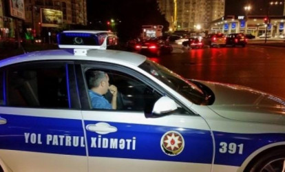 DYP reydində bu da oldu: Sürücü qadını maşında qoyub qaçdı