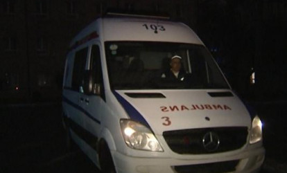 Sərxoş sərnişin maşından yıxıldı