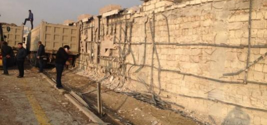 Yük maşını qəza törədib yola 25 min manat ziyan vurdu – FOTO