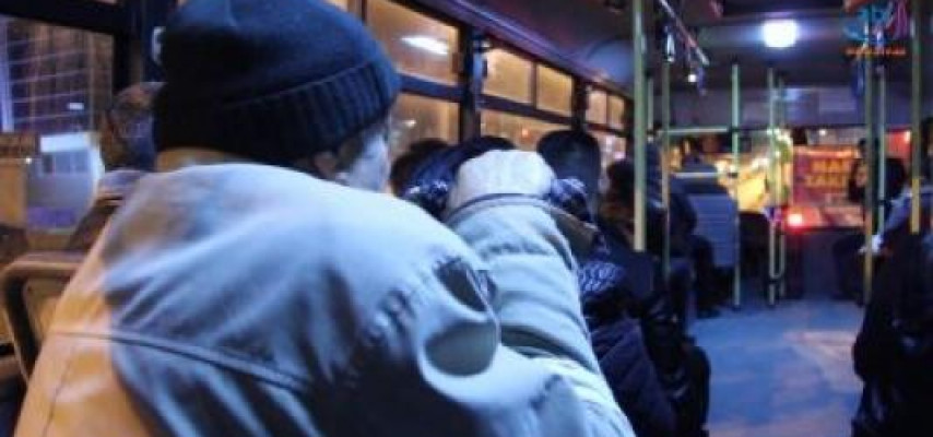 Avtobusda yaşlı kişidən möhtəşəm ifa