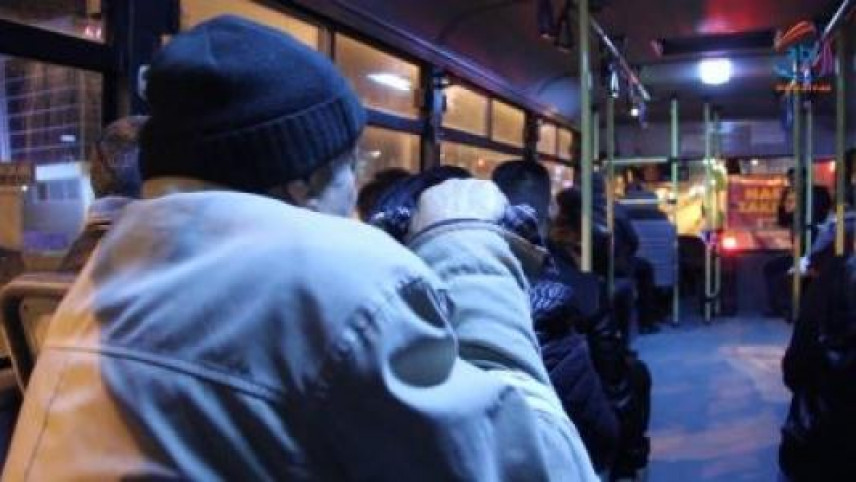 Avtobusda yaşlı kişidən möhtəşəm ifa