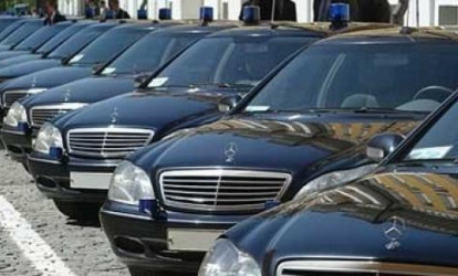 Azərbaycanın bahalı məmurları - Yarım milyonluq maşın sürənlər var