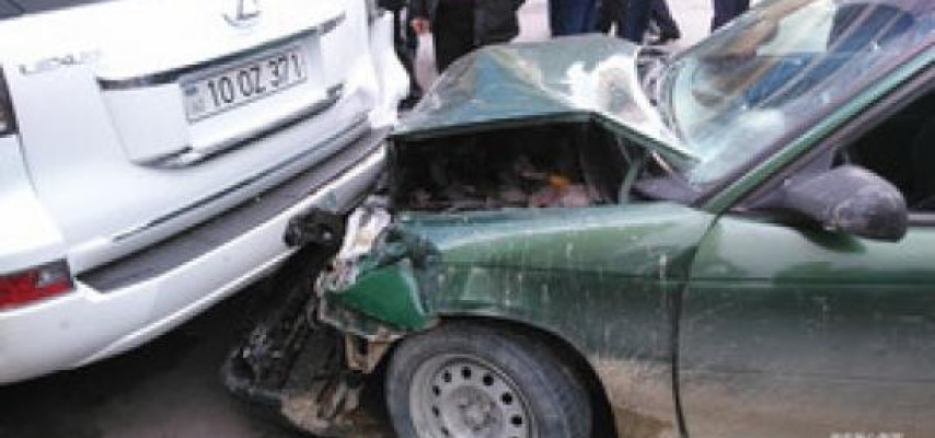 Bakıda polisin təqib etdiyi maşın qəza törədib