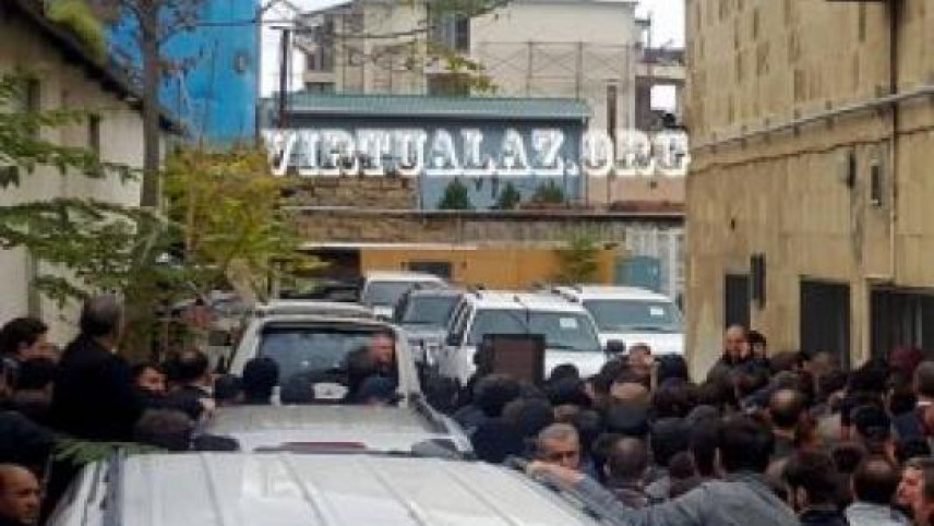 500 manatlıq avtomobil hərracı ajiotaj doğurdu