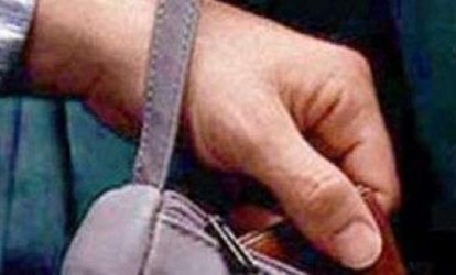 Avtobusda qadının pul kisəsini oğurladılar