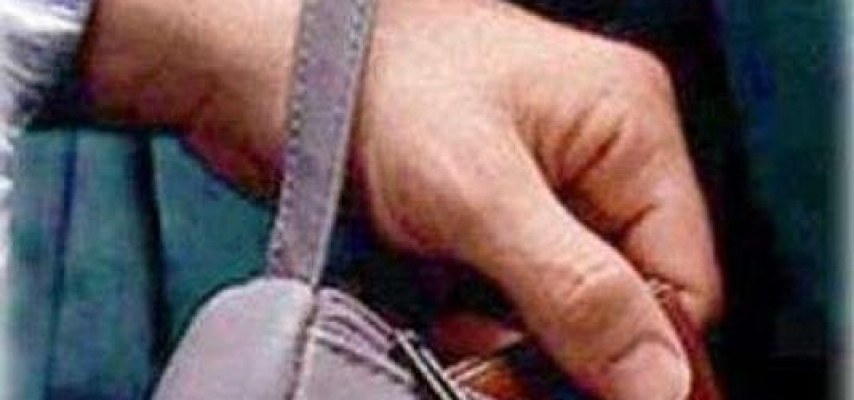 Avtobusda qadının pul kisəsini oğurladılar