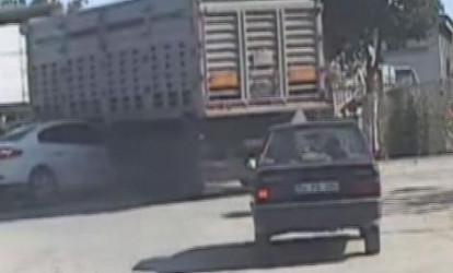 Minik avtomobili TIR-a girdi: 2 nəfər yaralandı