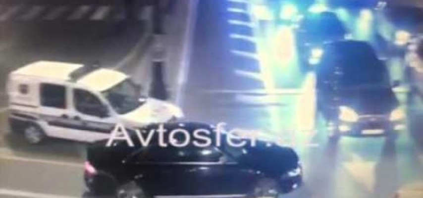 Polisin yanında qoşa xətti keçdi, qaldırıb səkiyə çırpdılar – Bakıda