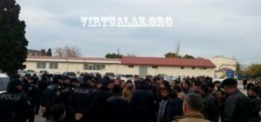 Ac fəhlələr bu dəfə “Azəryolservis”in qarşısına toplaşdı