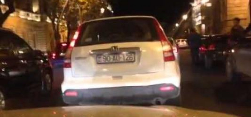 Bakıda qaydaları kütləvi şəkildə pozub yolu kəsdilər