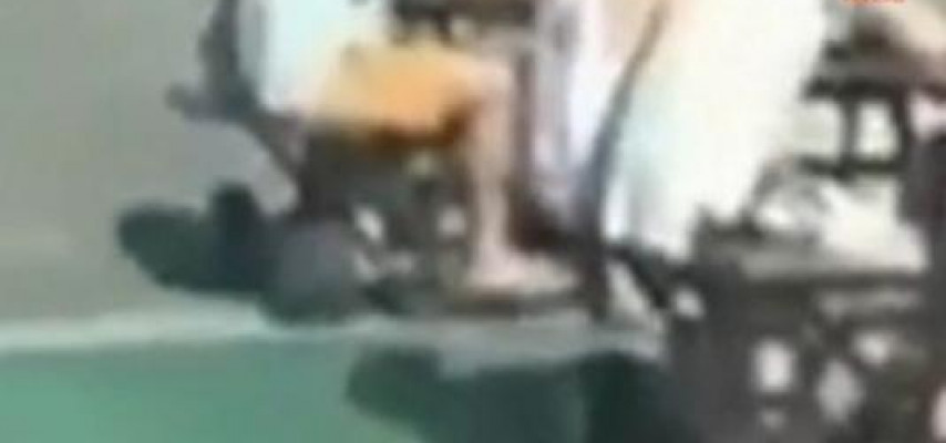 O qədər içdilər ki, avtomobil yolunda masa ilə gəzdilər