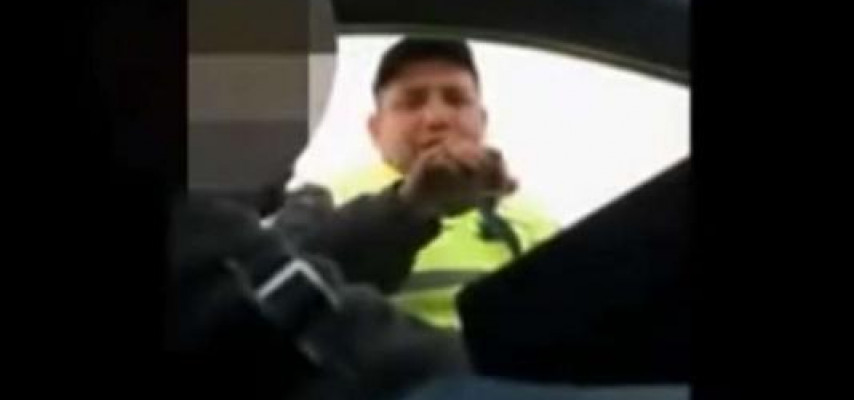 Telefondan qorxan yol polisi