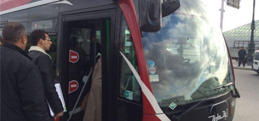 Avtobusa minmək üçün əvvəlcə metroya düşməlisən