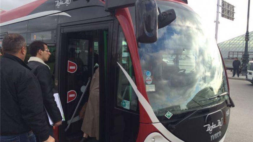 Avtobusa minmək üçün əvvəlcə metroya düşməlisən