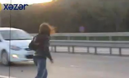 Bu ərazidə yolu keçmək problemdir