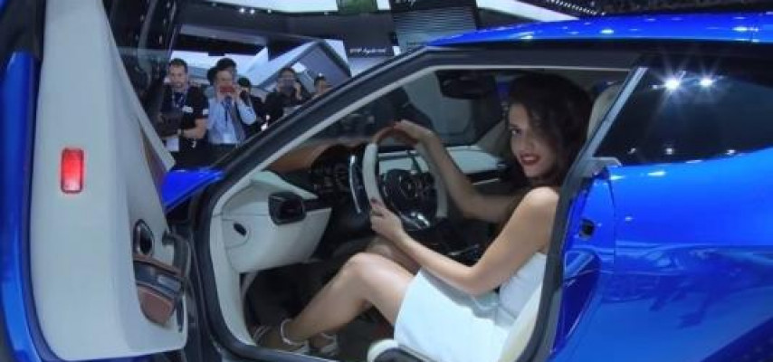 «Lamborghini»nin içində və çölündə