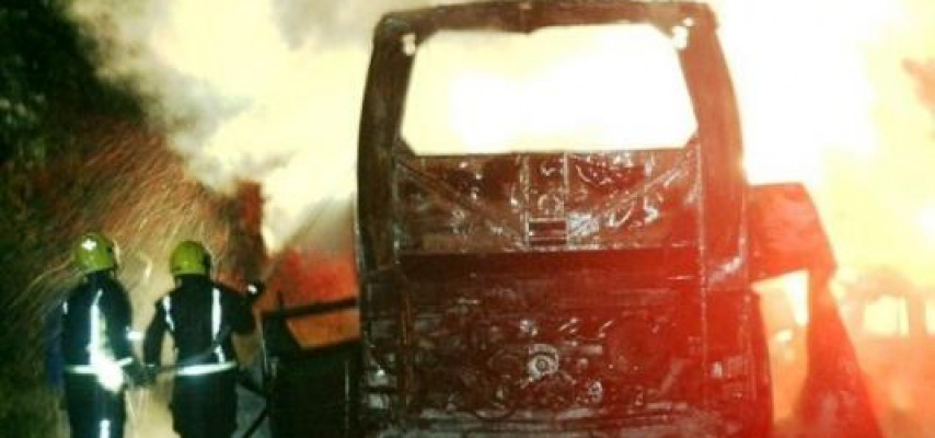 Sərnişin avtobusu ilə avtomobil toqquşdu: 24 ölü, 10 yaralı