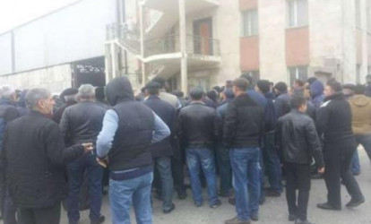 Maşın bazarında aksiya