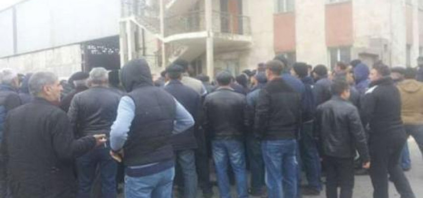 Maşın bazarında aksiya