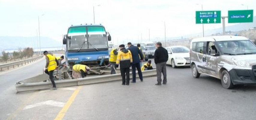 Zəncirvari qəza zamanı yolu dağıtdılar – FOTO-VİDEO