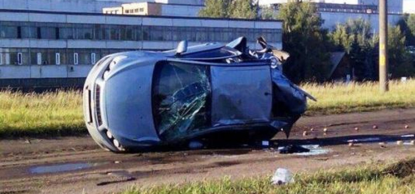 Qadın sürücü Bakı-Quba yolunda maşını aşırtdı: Ölən var
