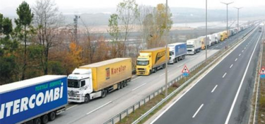 Yük avtomobilləri Gürcüstandan Rusiyaya buraxılmır  