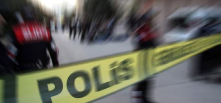 Polis maşını aşdı: 3 polis yaralandı