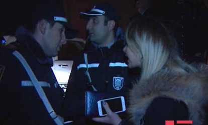 Sərxoş tutulan xanım prodüser yol polisinə tabe olmadı