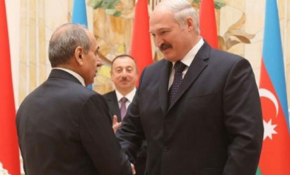 Belarus prezidenti Gəncə avtomobil zavoduna dəyər verdi