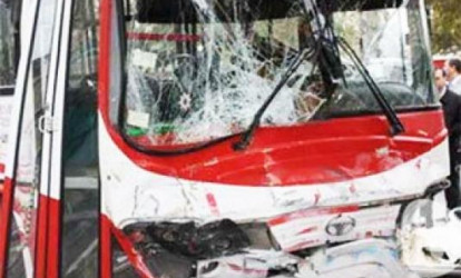 Zəvvarlar olan avtomobil qəzaya düşdü: 8 nəfər yaralanıb