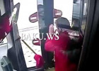 "Baku Bus"da gənc sərnişin yaşlı sürücünü belə döydü