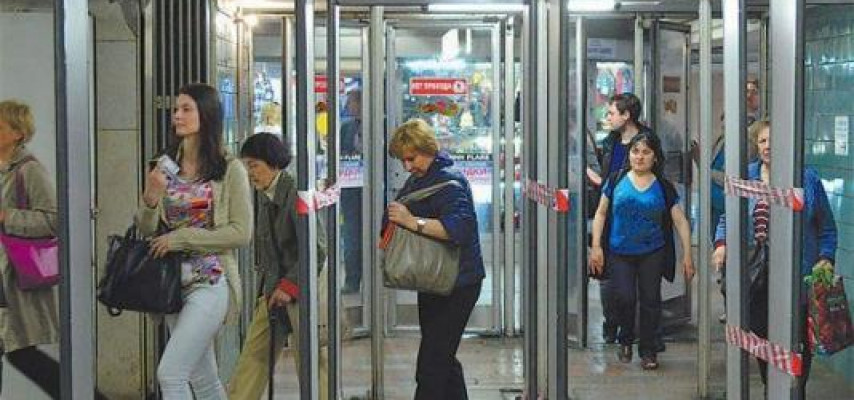 Metroda xüsusi yoxlama keçidləri quruldu