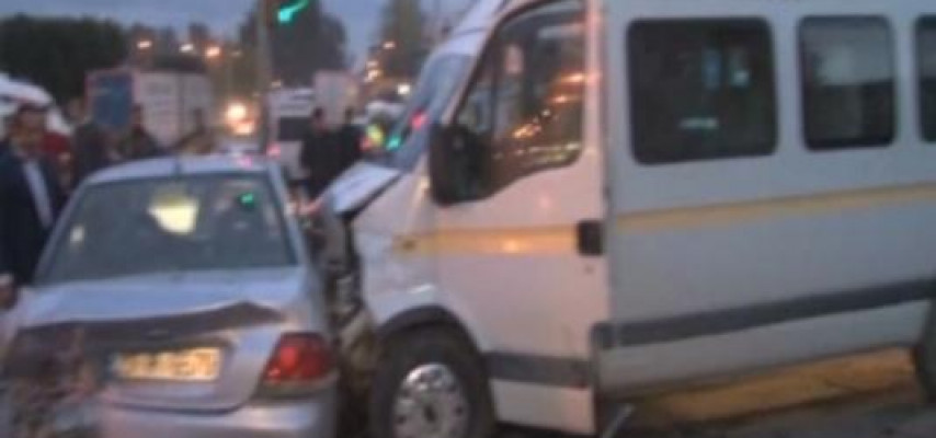 Məktəbliləri daşıyan avtobus qəzaya uğradı - 9 yaralı 