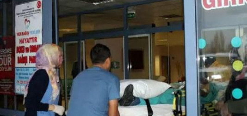 Sərhəddə yük maşını sürücüləri arasında kütləvi dava: 17 yaralı