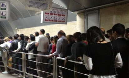 Bakı metro qorxulu anlar - "Eskalatorda "kənar səs" olub"
