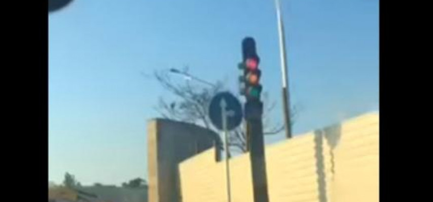 Sizin belə zarafatcıl svetoforunuz var?