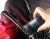 Çantadan 3500 dollar oğurladılar