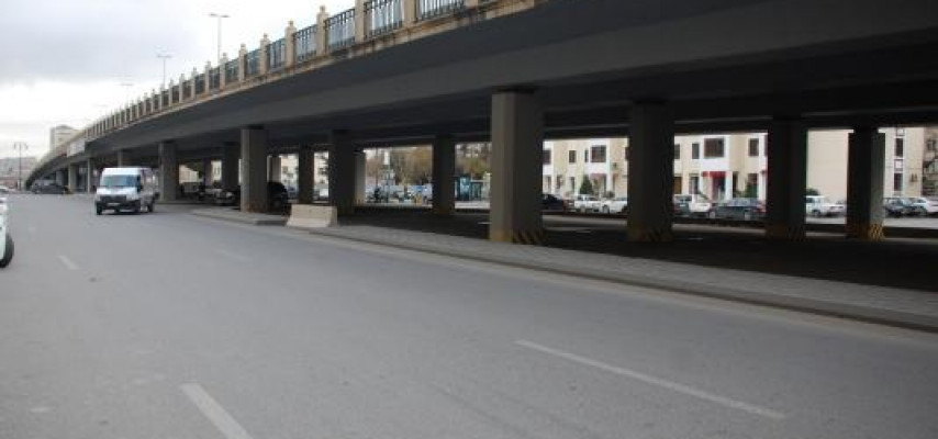 Bu körpünün altında parklanma yeri ləğv edilib