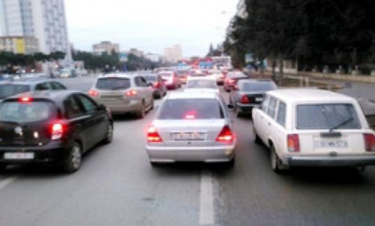Bəzi yollarda sıxlıq yaranıb