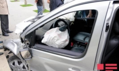 Bakıda avtomobil aşıb, sərnişin ölüb