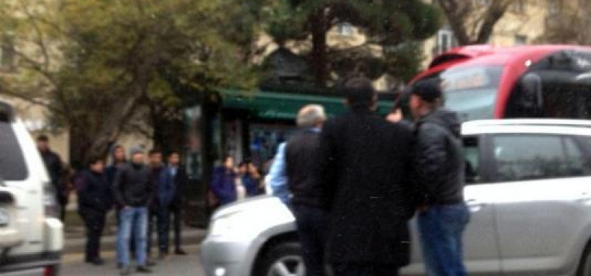 Xanım sürücü "Baku Bus"ın avtobusunu vurdu