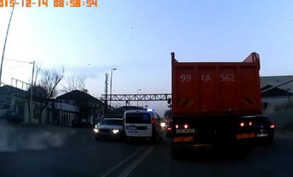 Bakıda qəribə yol qəzası; səbəbkar polis maşınıdır?