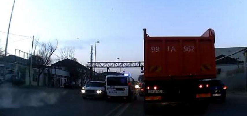 Bakıda qəribə yol qəzası; səbəbkar polis maşınıdır?