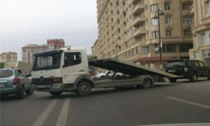 Baş redaktorun maşınını saxladılar və…