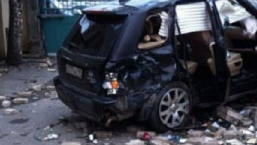 "VAZ" "Rang Rover"lə toqquşdu, yaralı var