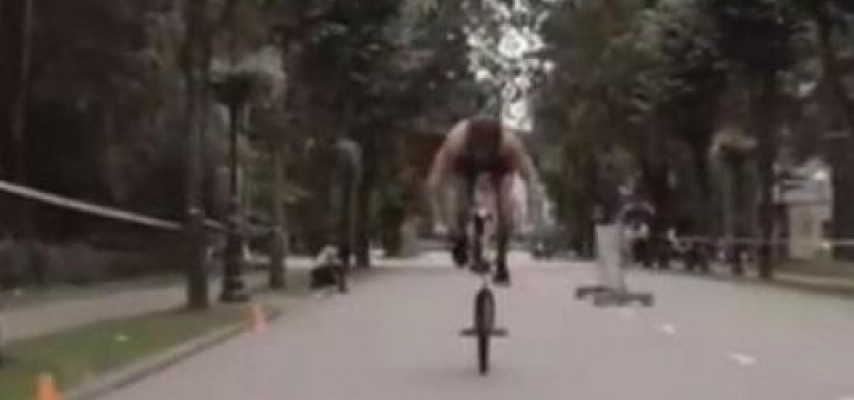 Velosipedi bir təkərlə 263 metr sürdü