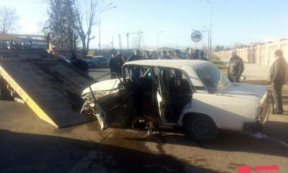 Gəncədə iki avtomobil toqquşub, xəsarət alanlar var