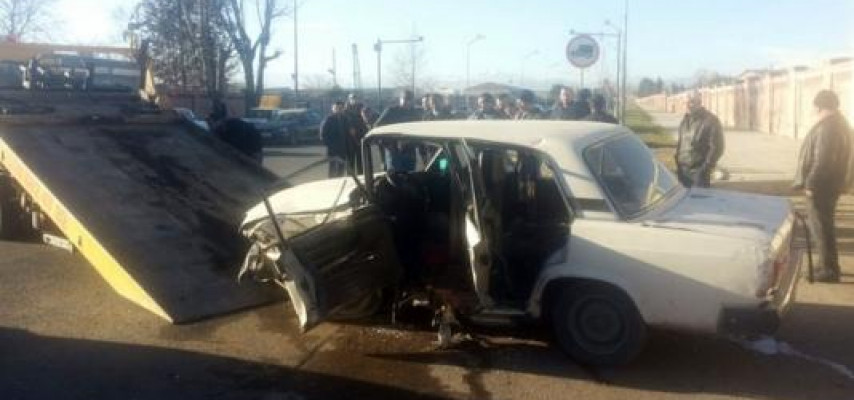 Gəncədə iki avtomobil toqquşub, xəsarət alanlar var