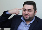 Polisdə qəribə qayda varmış: "Rəis gülürsə gülməliyik, ağlayırsa ağlamalıyıq"