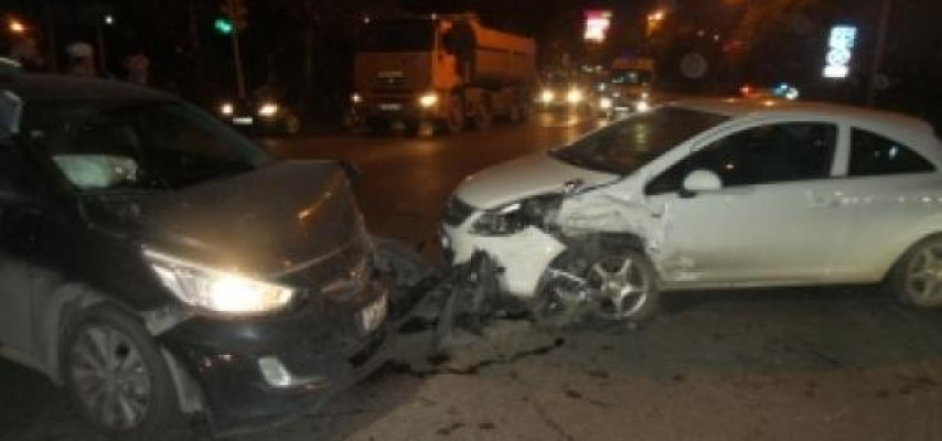 Tovuzda “Opel”lə “Hyundai” toqquşdu: 4 yaralı var